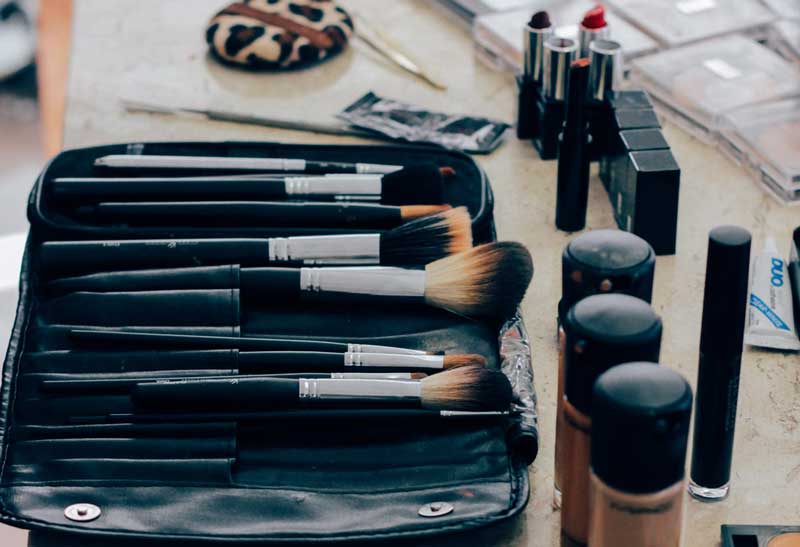 Hoe een mooie foundation aanbrengen? Door Joyce van Dam Hair & Make-up Artist