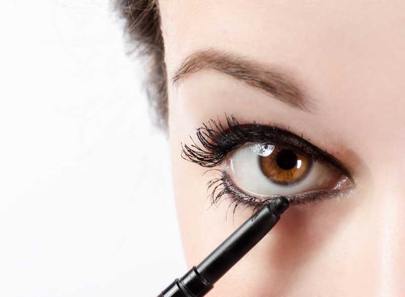 Grote ogen make-up. 7 tips om grote ogen juist kleiner te laten lijken met make-up. Door Joyce van Dam Hair & Make-up Artist