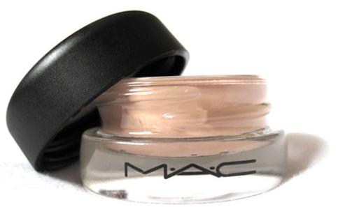 Oogschaduw aanbrengen tips - Paint Pot van Mac Cosmetics
