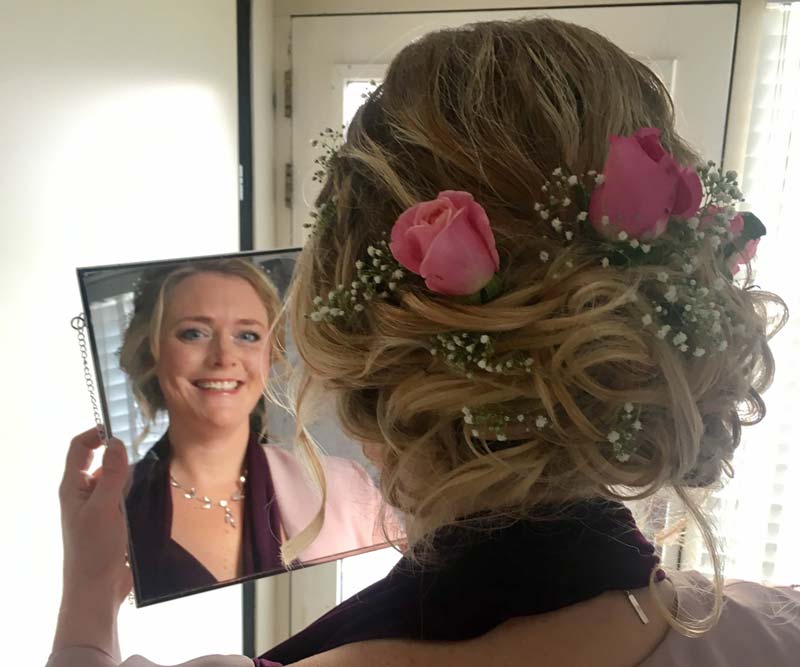 Bruidskapsel met bloemen | Door Joyce van Dam Hair & Make-up artist